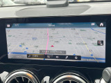 ●純正ナビ:一体感のあるナビは、高級感ある車内を演出してくれます。Bluetooth再生などオーディオ機能も充実しておりますので、運転もより楽しめます♪