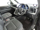 シンプルで使いやすいデザインの運転席です。