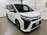 広々とした車内空間に優れた燃費性能。更にデザインも上質で人気のお車です!