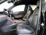 高いホールド性で運転姿勢が安定します。長距離ドライブでも疲れにくいのが魅力です。快適なドライビングライフをお送りください♪