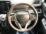 【純正革巻きステアリング】上質な革を使用することで、手にしっかり馴染みとても運転しやすいハンドルです♪