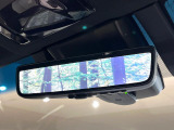 【デジタルインナーミラー】後席の大きな荷物や同乗者で後方が確認しづらい時でも安心!カメラが撮影した車両後方の映像をルームミラー内に表示。クリアな視界で状況の確認が可能です!