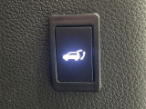 【パワーバックドア】スマートキーや運転席のボタンを押すだけでリアゲートが自動で開閉します!荷物を持っている時や、高い位置にあるバックドアを閉める際に便利な機能です♪
