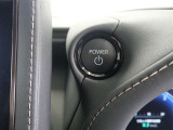 スマートキーをカバンやポケットに携帯するだけでドアやテールゲートを施錠・開錠でき、エンジンも掛けられます。