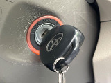 【キーレス】少し離れた場所からでもボタン一つでドアの開錠・施錠ができるのでとっても便利!ドアの鍵穴周りに傷をつけることもありません♪
