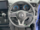 インテリアに合わせたデザインのステアリングは、運転される方のことも考え、運転しやすい形状、大きさです。是非一度、実際に触ってお確かめください。