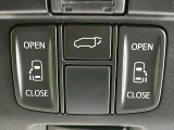 【両側パワースライドドア】スマートキーや運転席のスイッチで後席両側スライドドアの開閉が可能♪電動だから力を入れてドアを開ける必要が無く、小さなお子様でも簡単に開け閉めでき快適です♪