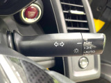 【オートライト】周りの明るさに応じて自動でヘッドライトの点灯・消灯ができる機能です!ライトの付け忘れ・消し忘れなどが無くなり、雨の日や夕方の走行も安心!トンネル通過時も便利ですね♪
