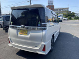 納車時には、お車のボディーを全磨きして、お化粧(ワックス)して、お客様にお渡ししております。