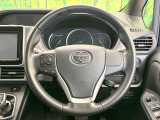 【純正革巻きステアリング】上質な革を使用することで、手にしっかり馴染みとても運転しやすいハンドルです♪
