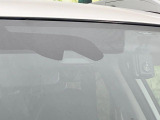 【エマージェンシーブレーキ】走行中に前方の車両等を認識し、衝突しそうな時は警報とブレーキで衝突回避と被害軽減をアシスト。より安全にドライブをお楽しみいただけます。