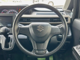 インテリアに合わせたデザインのステアリングは、運転される方のことも考え、運転しやすい形状、大きさです。是非一度、実際に触ってお確かめください。