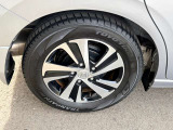タイヤ残り溝が1.6mmになる目安として「スリップサイン」が設けられています。この車はまだまだ残っておりますので、安心してお乗り頂けます!
