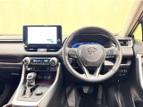 上質で落ち着いた印象のインパネ周りです。各操作スイッチ類も使いやすいよう配置されています。