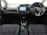 ◆視界広々で非常に運転しやすくロングドライブでも疲れを感じさせないすっきりとまとまったインパネ周りです。