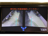左右側面カラーモニターも装備。駐車枠や隣のクルマなど周囲との位置関係がよくわかり、駐車しやすいですよ。運転席からは目視できない助手席側の側面も見えますので、路肩に幅寄せする際なども安心です。