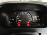 シンプルで見やすいメーターパネルが、毎日の運転をしっかりサポートします