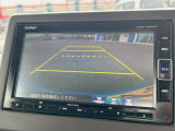 【バックカメラ】駐車時に後方がリアルタイム映像で確認できます。大型商業施設や立体駐車場での駐車時や、夜間のバック時に大活躍!運転スキルに関わらず、今や必須となった装備のひとつです!