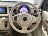 インテリアに合わせたデザインのステアリングは、運転される方のことも考え、運転しやすい形状、大きさです。是非一度、実際に触ってお確かめください。