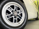 【アルミホイール】外観にマッチしたアルミホイールを装着しております。各種アルミホイールや、スタッドレスタイヤも取扱いしております。是非ご相談ください♪