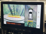 【パノラミックビューモニター】専用のカメラにより、上から見下ろしたような視点で360度クルマの周囲を確認することができます☆死角部分も確認しやすく、狭い場所での切り返しや駐車もスムーズに行えます。