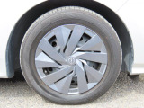 純正のホイールカバーを履いてます!