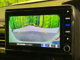 【バックカメラ】駐車時に後方がリアルタイム映像で確認できます。大型商業施設や立体駐車場での駐車時や、夜間のバック時に大活躍!運転スキルに関わらず、今や必須となった装備のひとつです!
