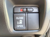【パワースライドドア】スマートキーや運転席のスイッチでスライドドアの開閉が可能♪電動だから力を入れてドアを開ける必要が無く、小さいお子様でも、重い荷物を持っている時もラクに開け閉めできます♪