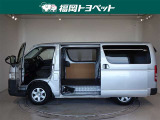 スライドドアは両側手動式です。