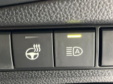 【アダプティブハイビーム】遠くまで明るく照らすハイビームを先行車や対向車に照射しない様、自動で調整!毎回手動で切り替える必要がなく、夜間走行時のストレスも軽減。安全性向上にも寄与します。