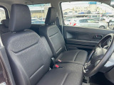 運転席まわりには十分なスペースがあり、大柄な方でもゆったり運転していただける環境です。