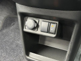 【シートヒーター】運転席にはシートヒーターを装備♪寒い冬にはシートをじんわり温めてくれてドライブも快適ですよ◎エアコンの暖房より早く温まってくれるので重宝しますよ◎