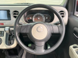 インテリアに合わせたデザインのステアリングは、運転される方のことも考え、運転しやすい形状、大きさです。是非一度、実際に触ってお確かめください。
