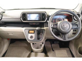 インパネはシンプルなデザイン。運転もし易そう!