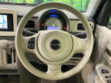 インテリアに合わせたデザインのステアリングは、運転される方のことも考え、運転しやすい形状、大きさです。是非一度、実際に触ってお確かめください。