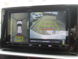 自車を真上から見下ろすように映し出すので周囲の状況が分かる全方位モニター搭載。