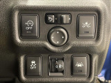 【アイドリングストップ】赤信号や渋滞で停車した際にエンジンを停止し、無駄な燃料の消費を抑えます。燃費向上や環境保護につなげる機能♪エンジンはブレーキを離せば再始動します。