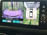 【マルチビューカメラシステム】専用のカメラにより、上から見下ろしたような視点で360度クルマの周囲を確認することができます☆死角部分も確認しやすく、狭い場所での切り返しや駐車もスムーズに行えます。