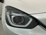 LEDヘッドライトは、点灯の瞬間から最大光量を発揮し、突然暗くなるトンネルなどでの安定感を高めます。