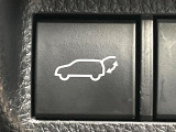 【パワーバックドア】スマートキーや運転席のボタンを押すだけでリアゲートが自動で開閉します!荷物を持っている時や、高い位置にあるバックドアを閉める際に便利な機能です♪