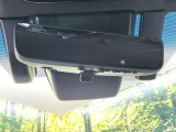 【デジタルインナーミラー】後席の大きな荷物や同乗者で後方が確認しづらい時でも安心!カメラが撮影した車両後方の映像をルームミラー内に表示。クリアな視界で状況の確認が可能です!