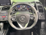 【純正革巻きステアリング】上質な革を使用することで、手にしっかり馴染みとても運転しやすいハンドルです♪