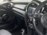 ◆LIBERALAは、輸入車選びの新たなスタイルを提案するインポート・セレクト・ブランドです。オーナー様となる方がクルマから直接感じる感性を第一にした、最良の一台との出会いをコーディネートいたします。
