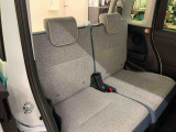 余裕のある運転席ですので、快適なドライブをお楽しみいただけます。