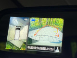 【アラウンドビューモニター】専用のカメラにより、上から見下ろしたような視点で360度クルマの周囲を確認することができます☆死角部分も確認しやすく、狭い場所での切り返しや駐車もスムーズに行えます。
