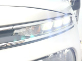 ●LEDヘッドライト:夜間走行時も良好な視界を確保し安心して運転できる高輝度LEDヘッドライトを装備!点灯速度が早く、消費電力も抑えられています。