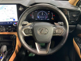 【純正革巻きステアリング】上質な革を使用することで、手にしっかり馴染みとても運転しやすいハンドルです♪