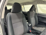 高いホールド性で運転姿勢が安定します。長距離ドライブでも疲れにくいのが魅力です。