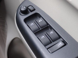 電動格納ドアミラー仕様。オートポジションにセッティングしておけば鍵の施錠開錠にリンクしてドアミラーも自動で開閉します。とても便利ですよ。