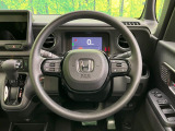 インテリアに合わせたデザインのステアリングは、運転される方のことも考え、運転しやすい形状、大きさです。是非一度、実際に触ってお確かめください。